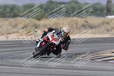 media/Oct-13-2025-Moto Forza (Mon) [[a66d839500]]/3-B Group/Session 3 (Turn 16)/